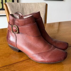 Taos ankle boots